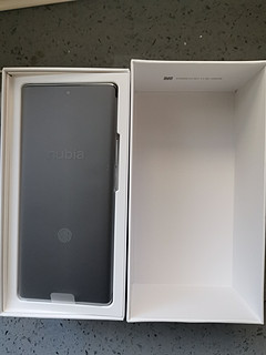 新机上手：小众手机Nubia Z50开箱