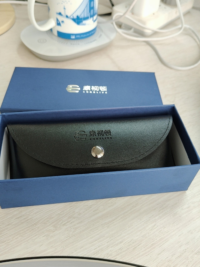 客服有耐心，眼镜也非常不错，价廉物美，值