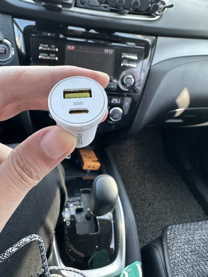 品胜车载充电器