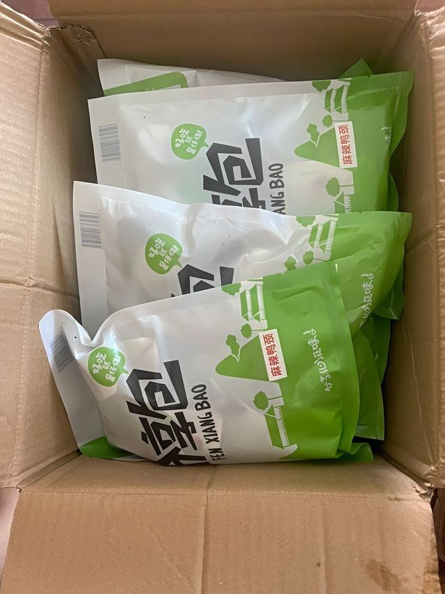 香辣鸭脖网红小吃