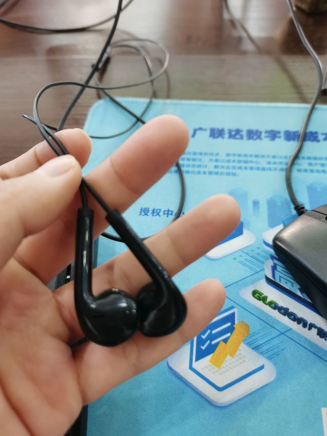 工作好物！耳机插电脑上用也太方便了！