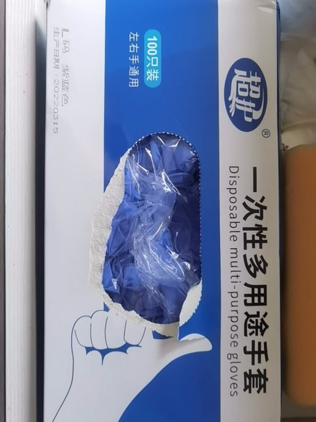 虽然看起来很像做手术时戴的，但是，戴着它