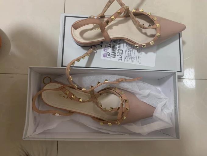 女士凉鞋