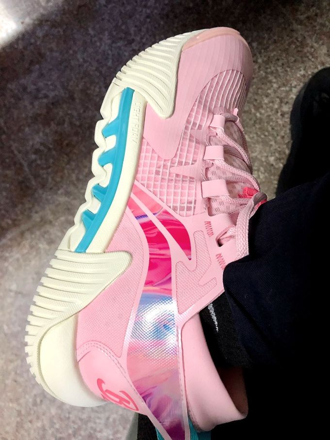 李宁篮球鞋怎么样 骚粉李宁实战篮球鞋_什么值得买