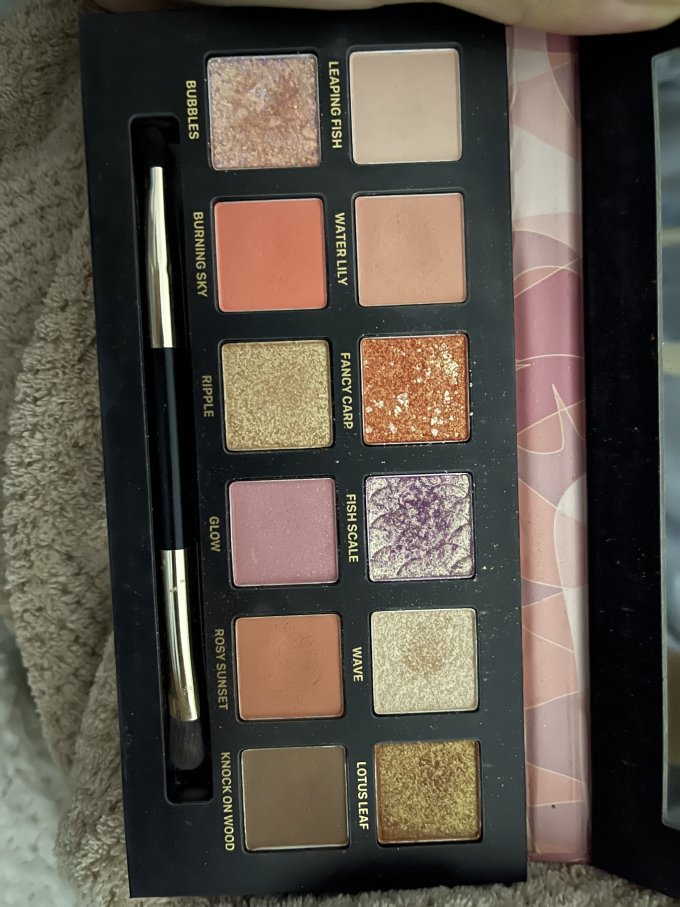 完美日记眼影怎么样 普通人用锦鲤盘会好运嘛!