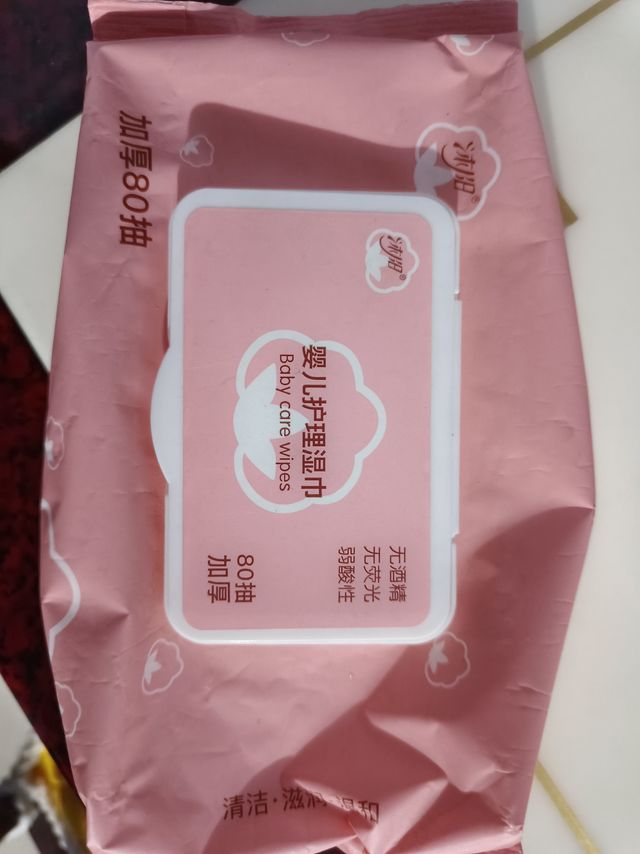 给宝宝要用婴儿湿巾！