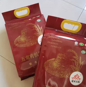 晶莹剔透，粘性十足的五常有机大米