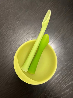 这套辅食碗勺的颜色真的好清新