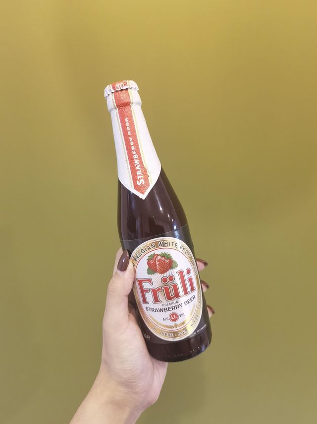 草莓季节当然要喝草莓味的啤酒啦