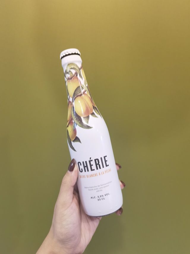 桃子味啤酒有一种夏日的喘息感，激情又性感