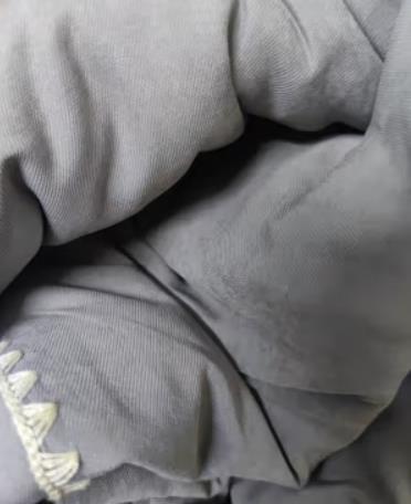 被套和床单摸着非常柔软保暖，做工精细