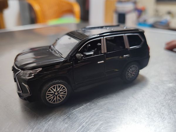 喜提新车模型-雷克萨斯LX570