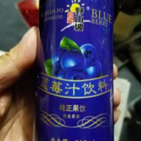 蓝莓汁酸酸甜甜的口感，紫色澄澈的蓝莓汁