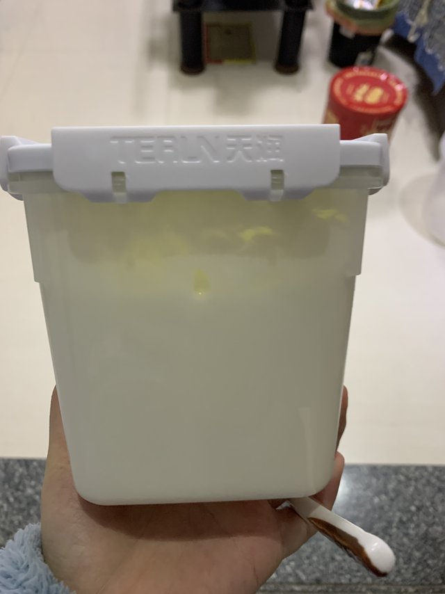 哇噻 是超大罐的酸奶诶