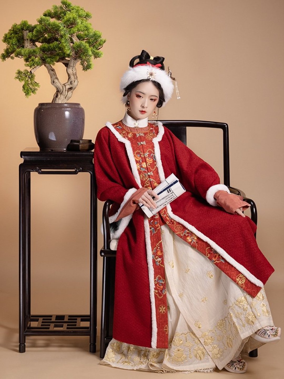 同袍春节过年就这么穿!明制汉服女装冬季保暖天花板——对襟长披袄!