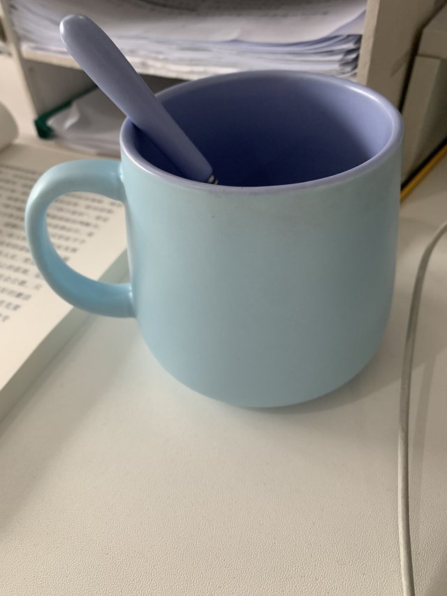 撞色得这么好看的杯子 谁见了不迷糊
