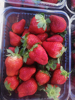 年货采购新鲜草莓特别的酸甜可口