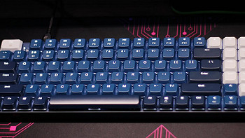 Neo的务实外设指南 篇129：轻薄高颜值的效率神器 - 绿联 KU102矮轴机械键盘