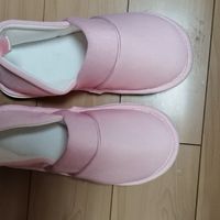 没有异味，鞋面很软，上脚很舒服月子鞋