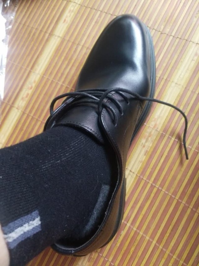鞋子收到，非常中意，是正品，鞋码偏大，申
