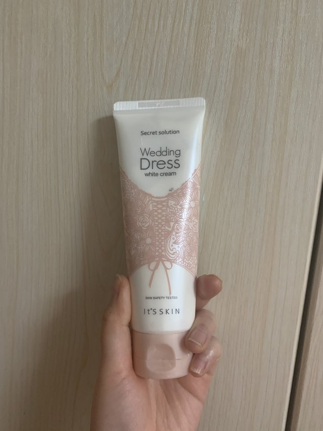 美白保湿的身体素颜霜