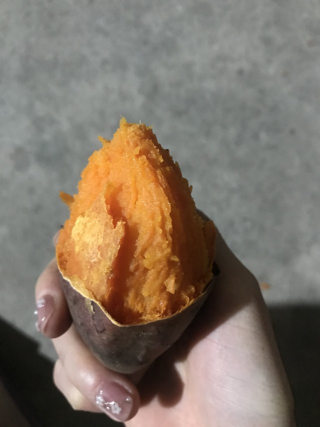 回家第一件事，烤红薯！