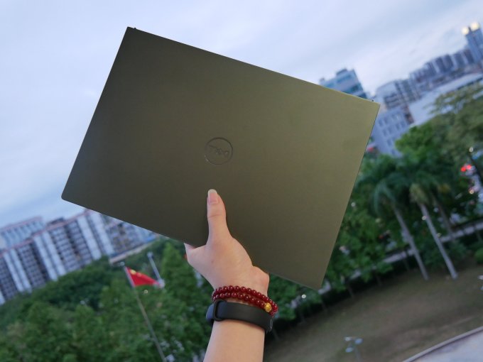 戴尔普通笔记本