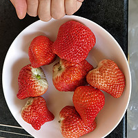 好吃的草莓必须赞，比大凉山的不知好多少倍