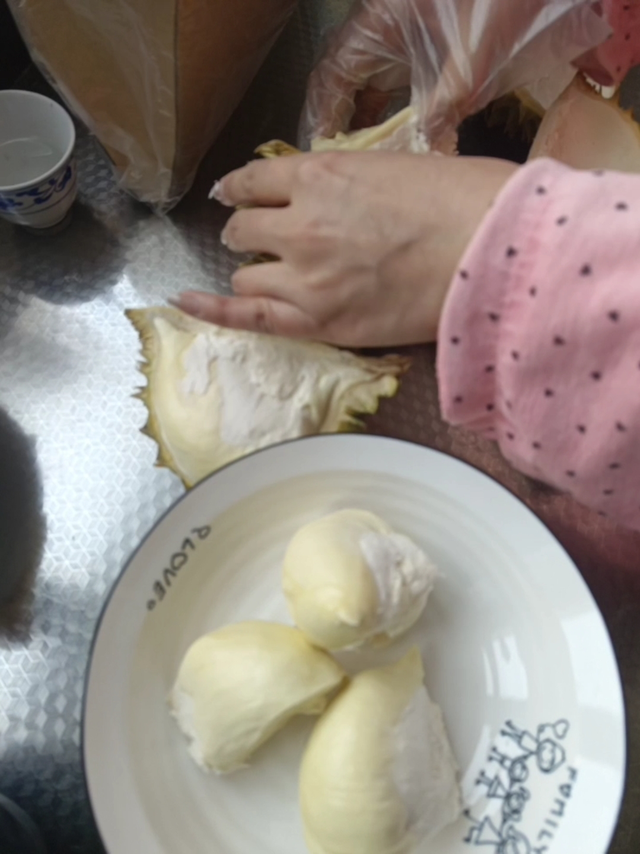 没熟的榴莲