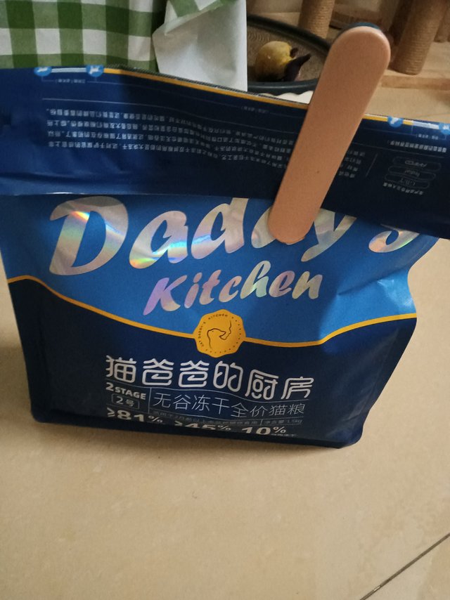 一款小猫咪都爱吃的猫粮