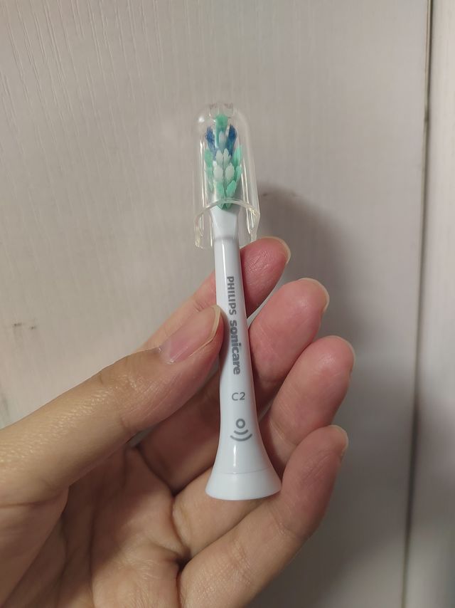 飞利浦是配牙刷头，好用，便宜