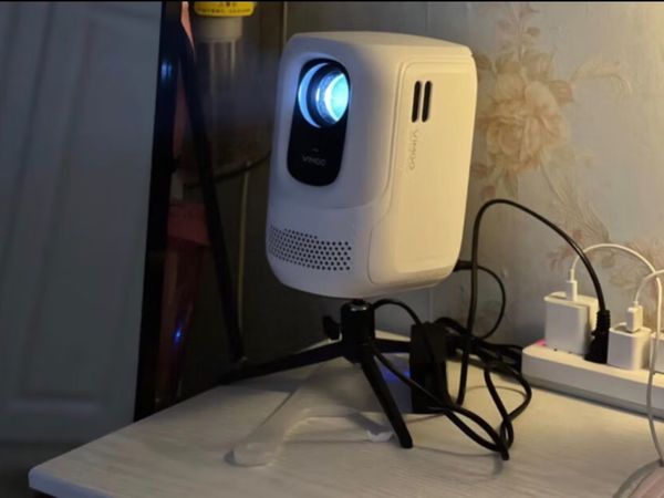 躺在床上看电影是真的爽