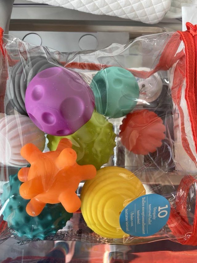 这个辅助球可以对孩子做感知训练。