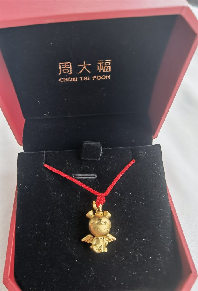 周大福黄金吊坠