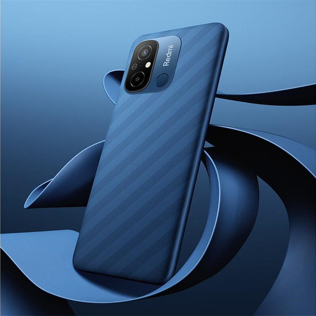 雷军突然开卖新机，36个使用流畅不卡顿，仅售699元还送胶囊耳机