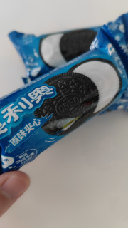 2块不到入手三包奥利奥，还是好吃的。