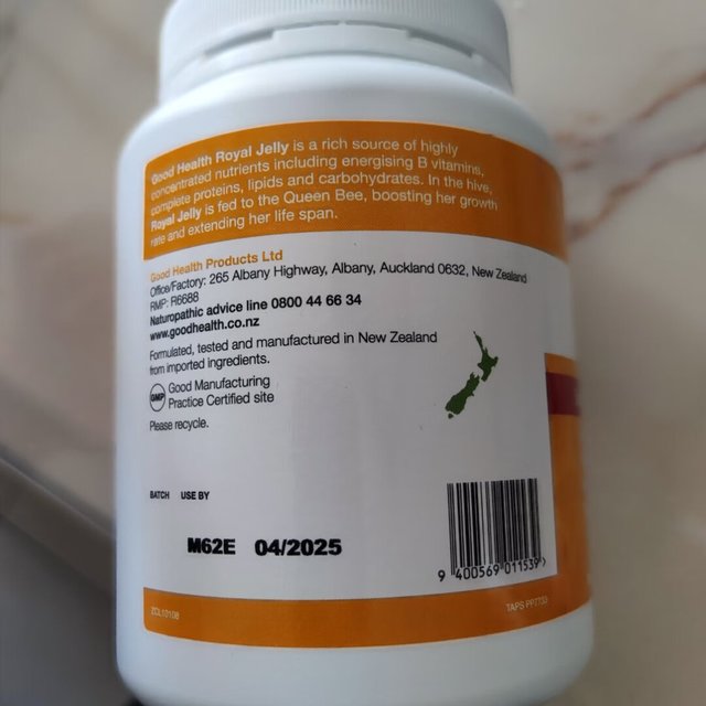 第一次买蜂王浆胶囊,挺大的一瓶365粒的