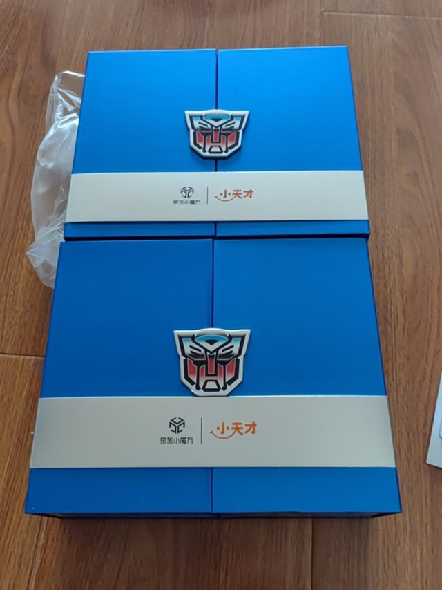 心心念的手表终于到了，两个娃非常高兴