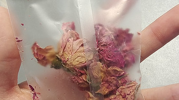 吃货的时间到啦！ 篇一百八十二：这个玫瑰花茶泡出来的颜色太好看了 ！