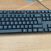 一款手感舒适的电脑键盘