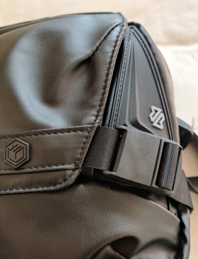 京东京造男士单肩斜挎包