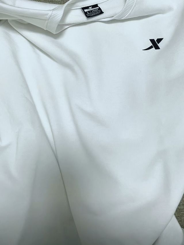 老婆送的运动卫衣，暖暖的