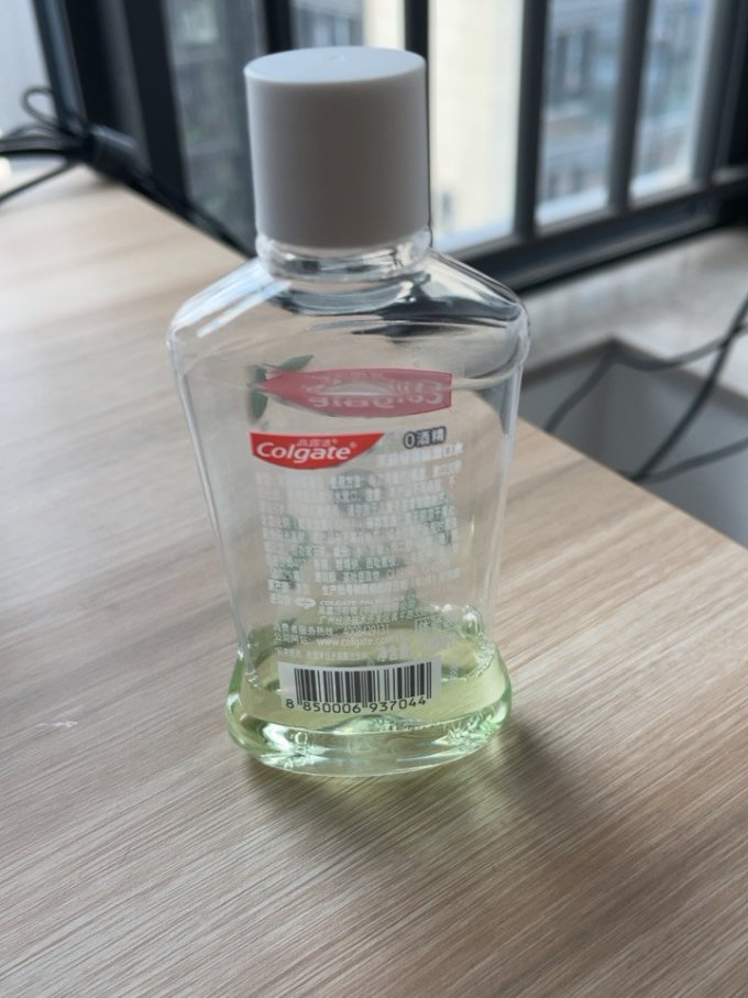 高露洁漱口水