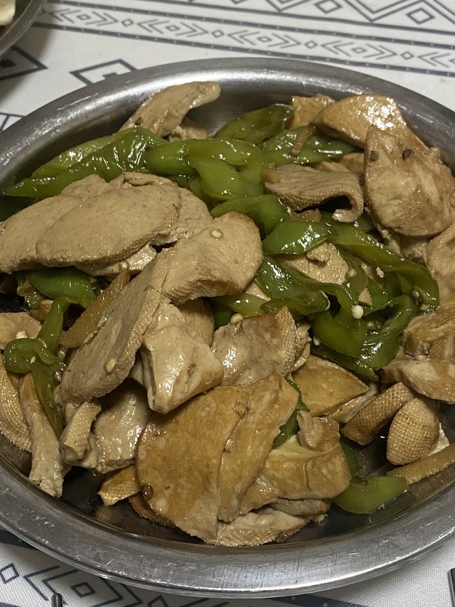 滑嫩爽口的豆腐卷炒青椒！巨香无比