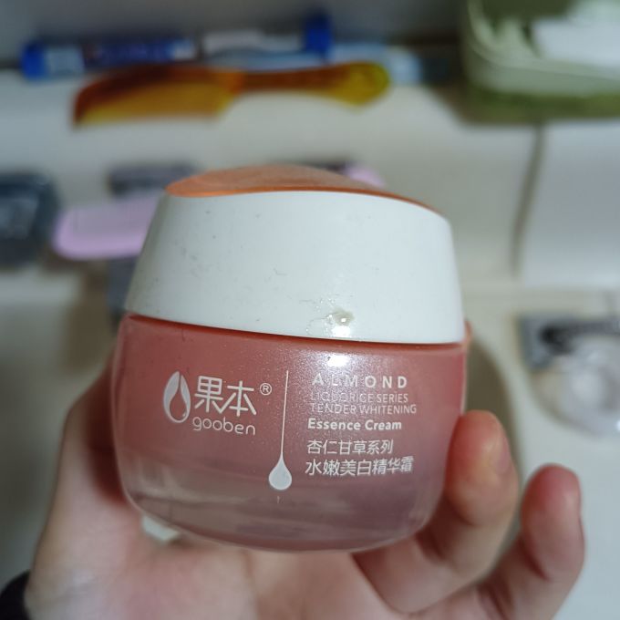 果本精华液