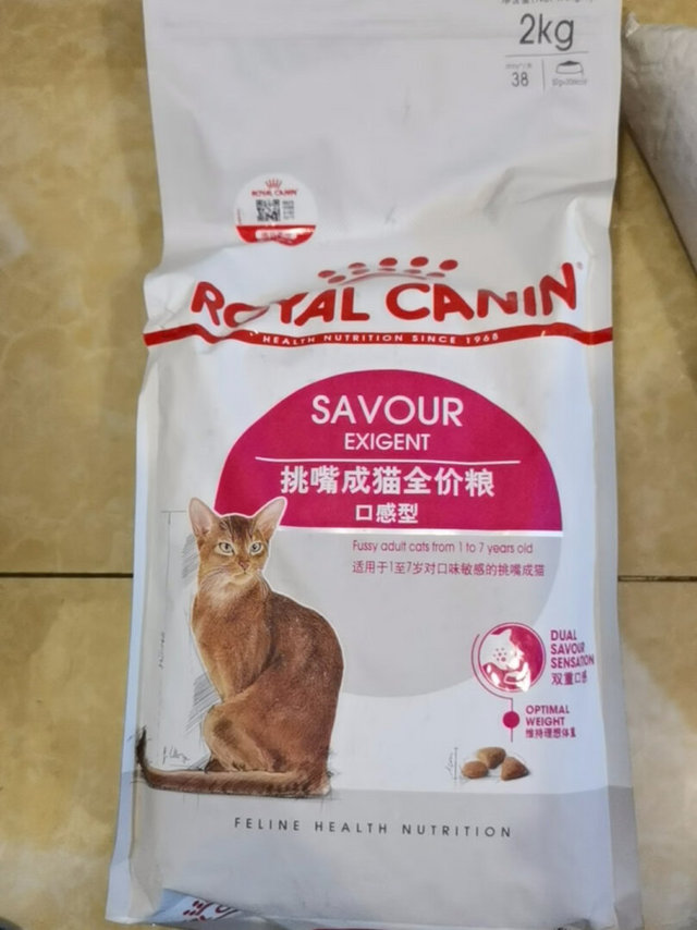 专治挑嘴的小猫，吃的那叫一个香，饱餐后呼