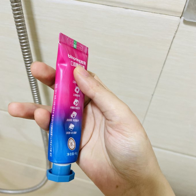 高露洁牙膏