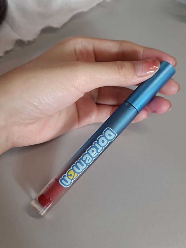 朋友送的哆啦A梦唇釉！