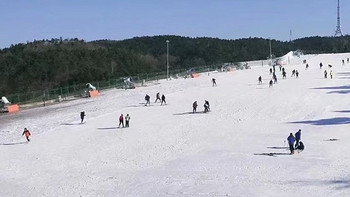 初学者指南！滑雪小白要准备哪些装备？哪些必买哪些可不买？滑雪服怎么挑？