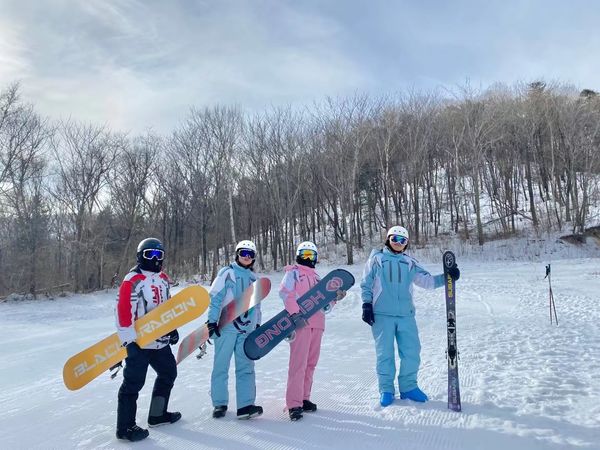 冬天就是户外滑雪爱好者天下,让你轻松滑行